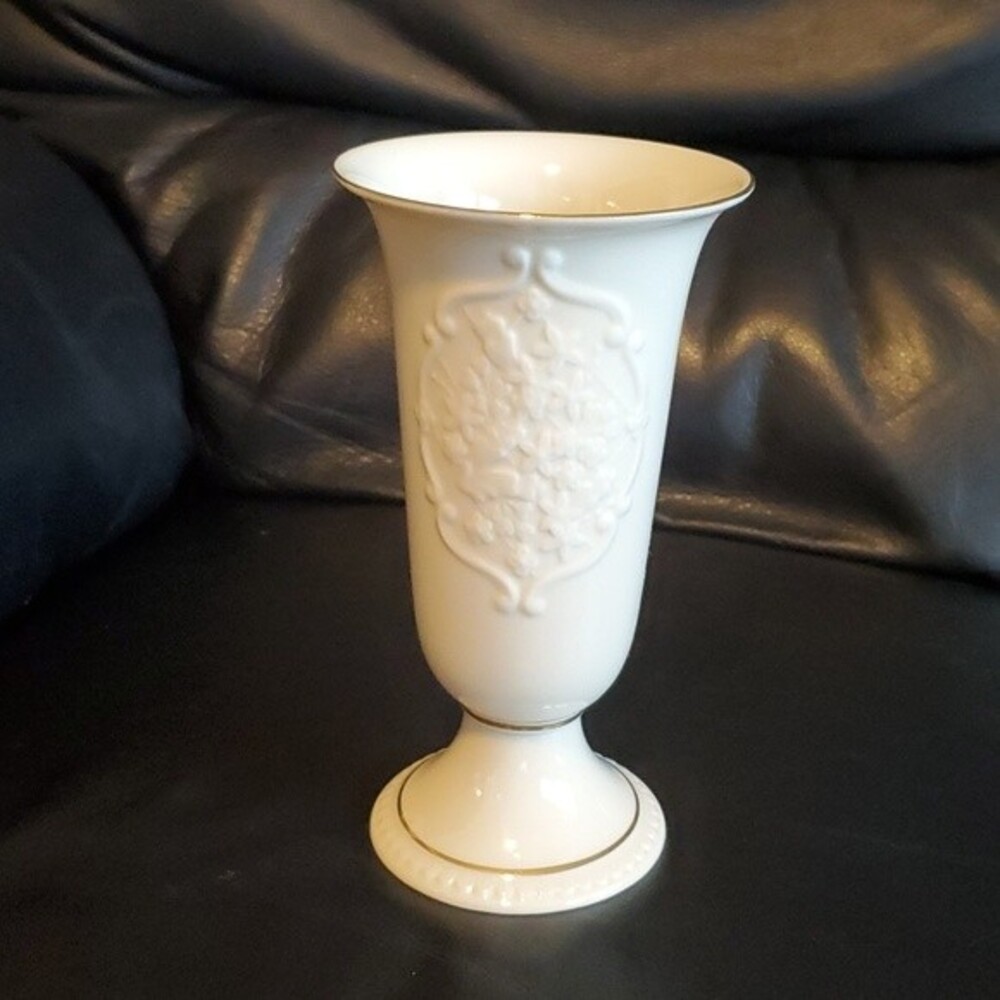 Lenox Floral Embossed Vase – 24K Gold Trim – 7.25”
